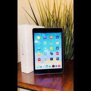 Apple Mini I PAD 4 128GB with Box and Charger